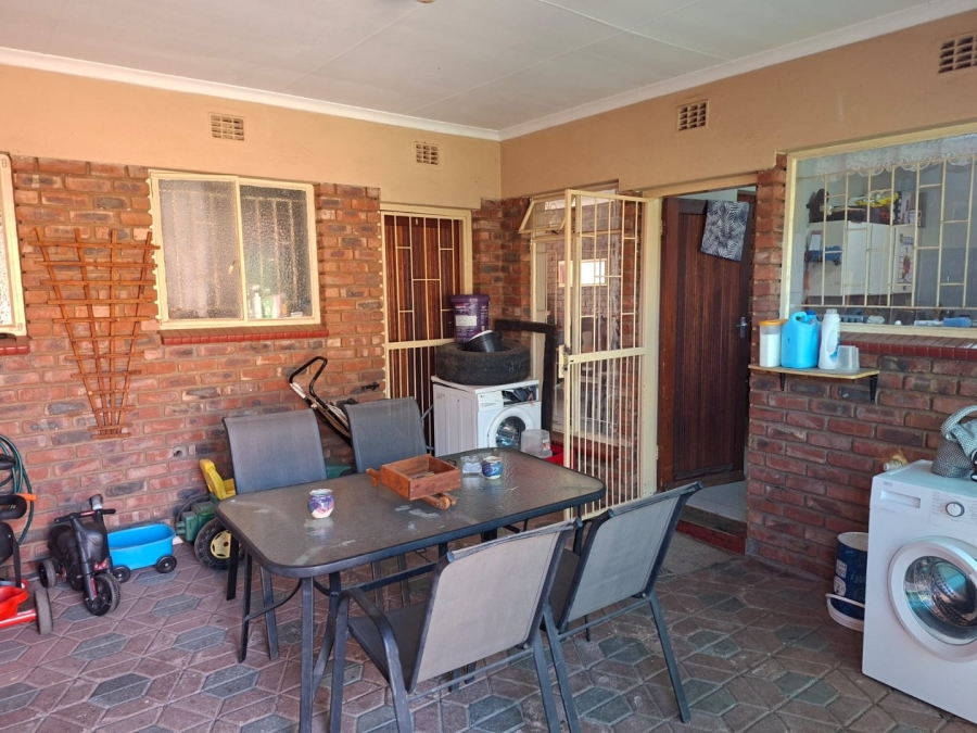 To Let 2 Bedroom Property for Rent in Meiringspark North West
